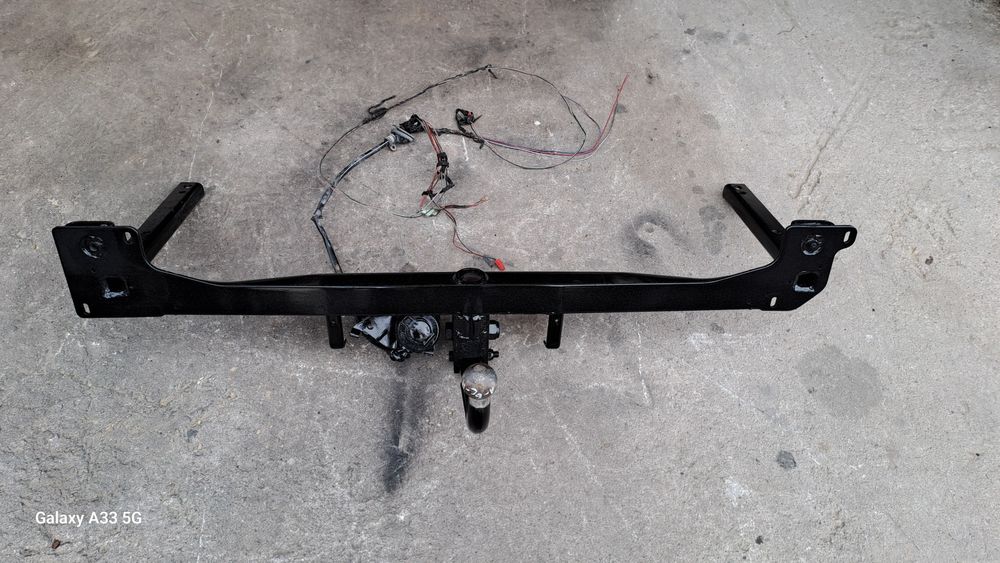 Теглич Оригинален за Ауди А6 Ц4/ Audi A6  C4 комби