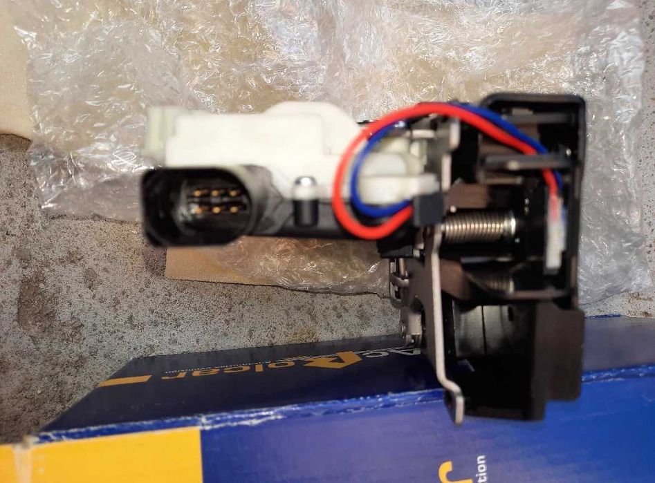 Încuietoare ușa spate VW Golf/Passat, Skoda Octavia