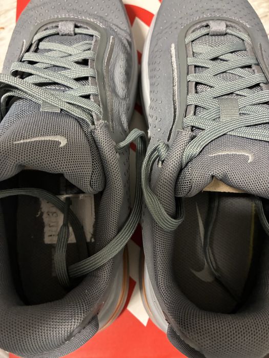 Маратонки Nike  ZOOM UPTURN