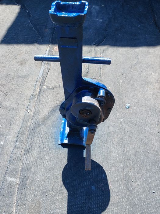 Домкрат железнодорожный