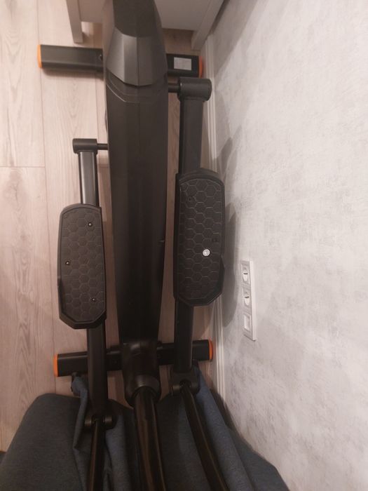 Продается эллиптический тренажер GENAU