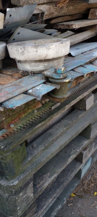 Motor cu poarta culisanta