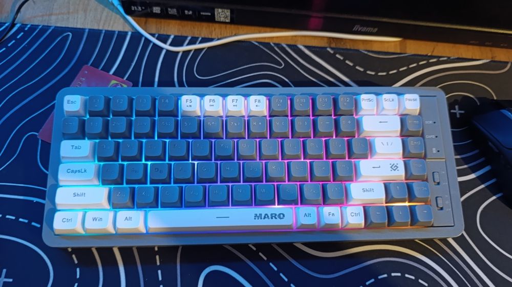 Продам клавиатуру