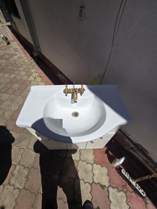 mobilier baie ghiuveta si baterie