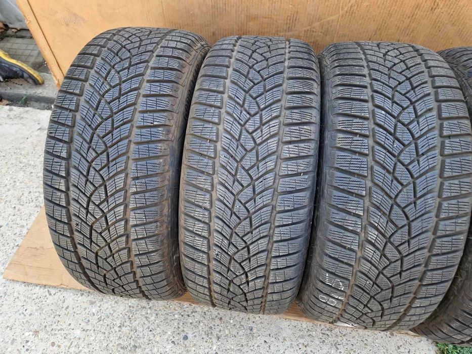 4 Goodyear R20 255/45 Зимни гуми  DOT2720