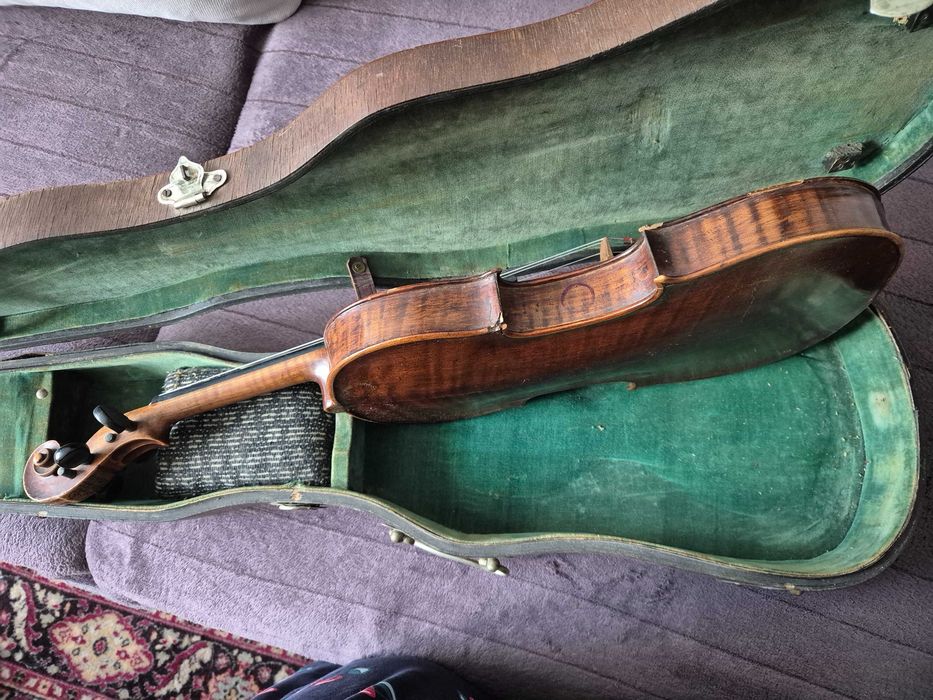 Vand vioară veche, tip Stradivarius în stare bună