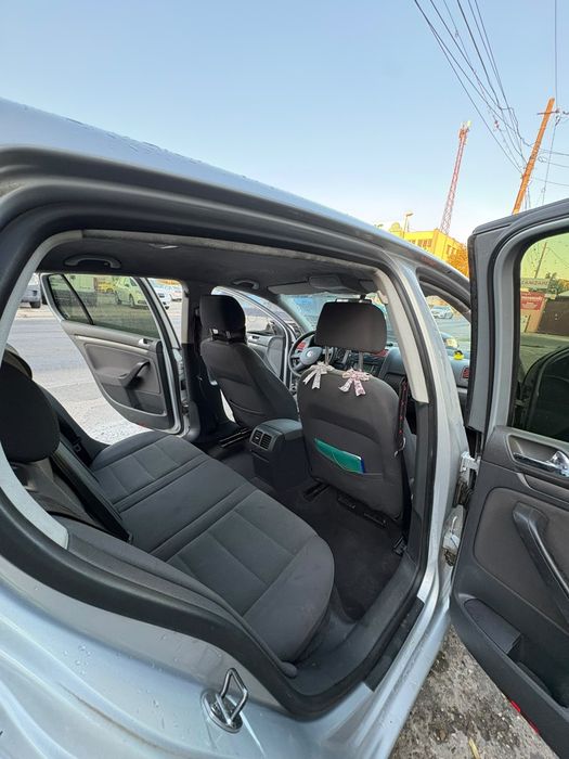 Vând VW Golf 5 1.9