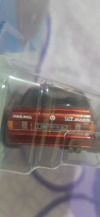 Vând 4 machete Hotwheels Mercedes 560 AMG