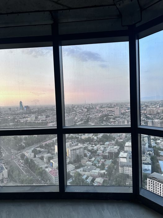 Прадается 2 комнатная угловая кавартира  40 вом этаже ЖК Piramit Tower