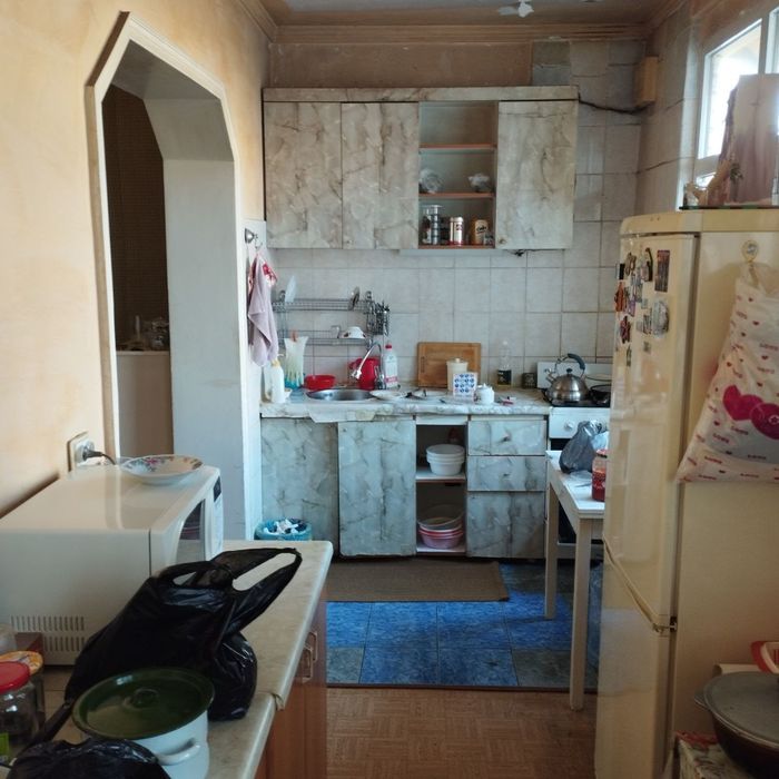 СЕРГЕЛИ 7 - продаю квартиру 4/3/9  рядом со школой 300.