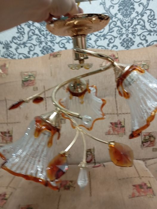 Люстра в идеале с большим цоколем