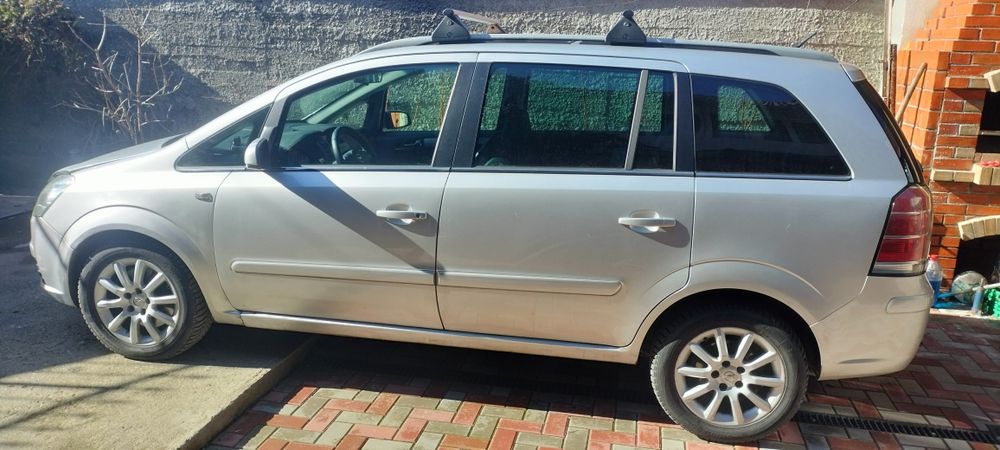 Vând Opel Zafira