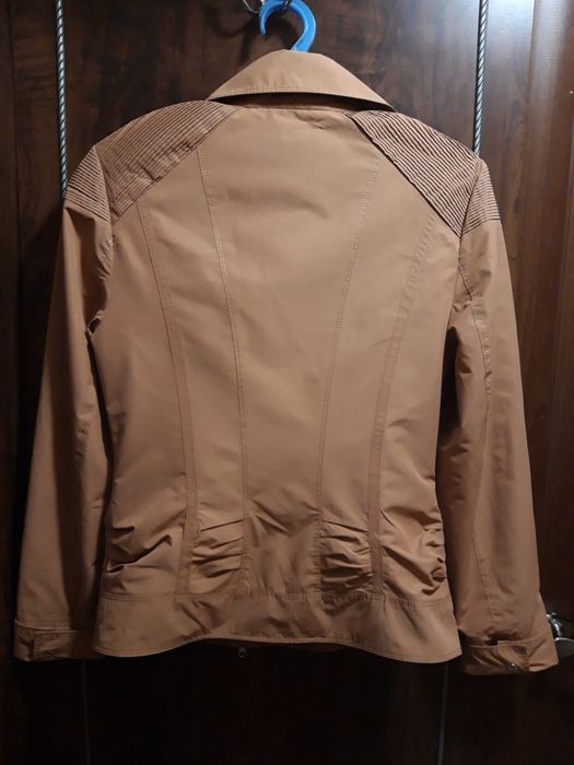 Женская куртка ветровка