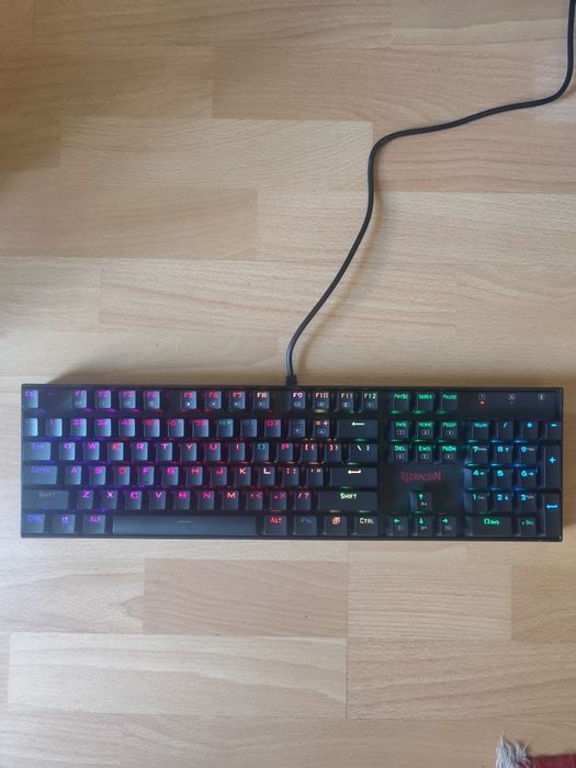 Vând tastatura mecanica Redragon Mitra RGB
