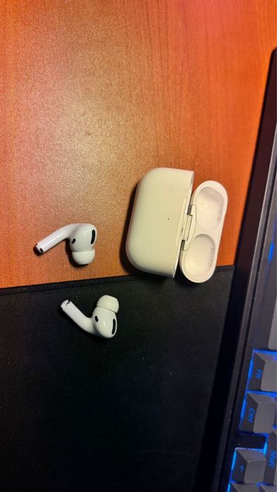 Продам AirPods Pro 1 оригинал