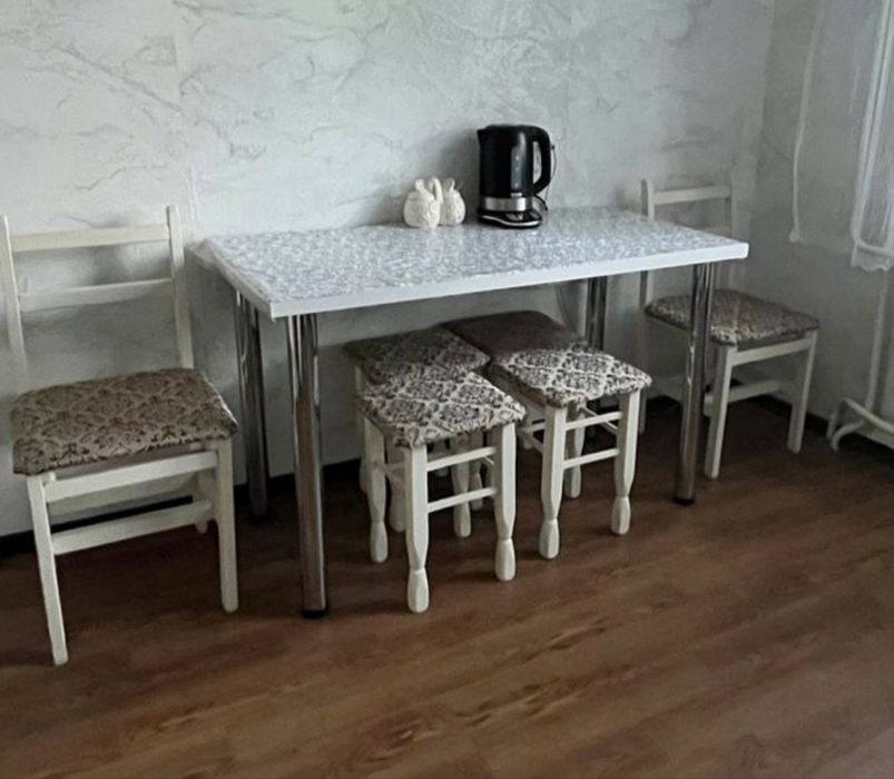 Продам сталья и табуретки.