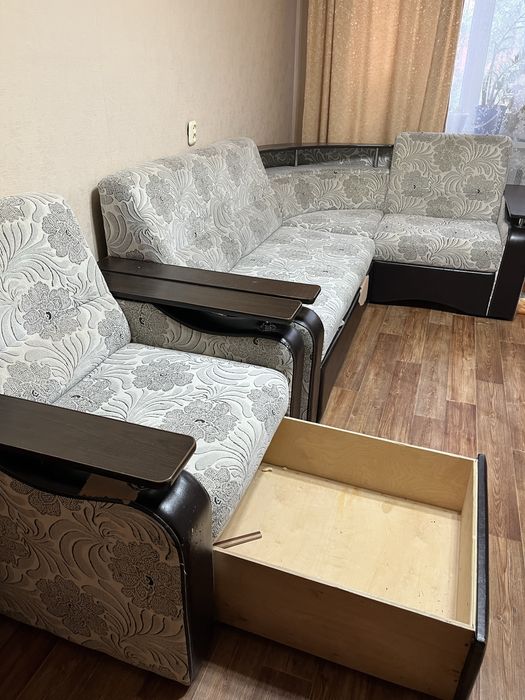Продается диван и 2 кресла