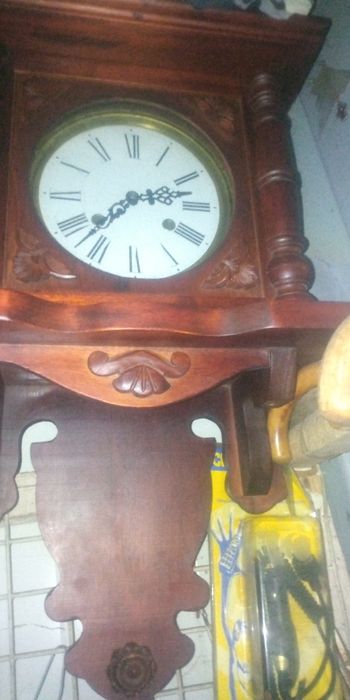 Aparate radio vechi pe lămpi pentru colecționari sau decor
