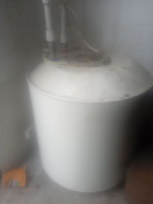 Продаётся водонагреватель аристон б/у