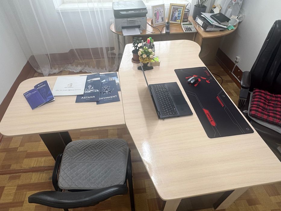 Продам офисный рабочий стол