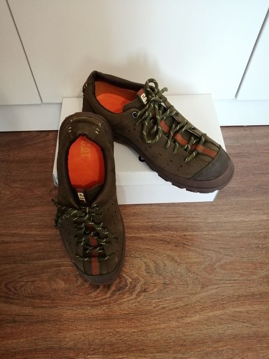 Кроссовки модные, новые