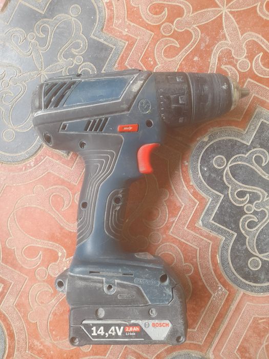 Шруповерт Bosch      .