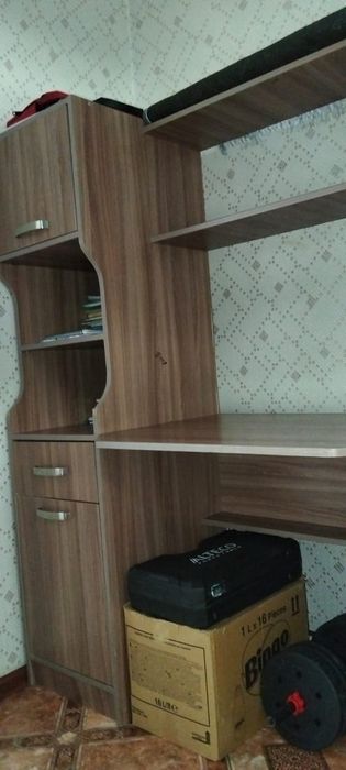 Продам стол письменный в отличном состоянии