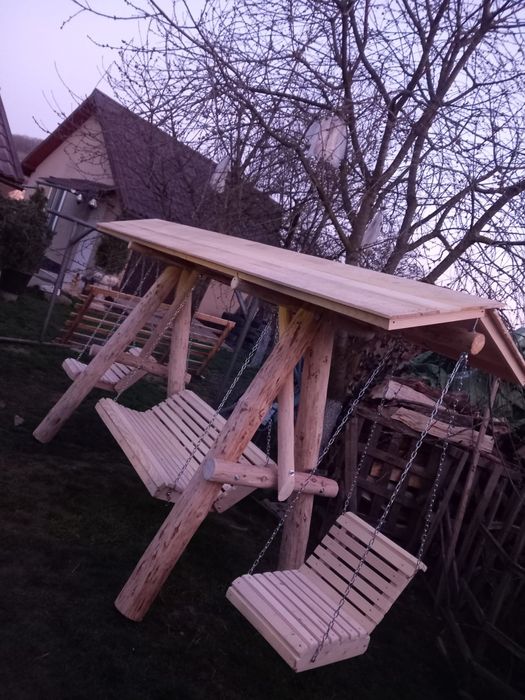 Balansoar rustic de grădină