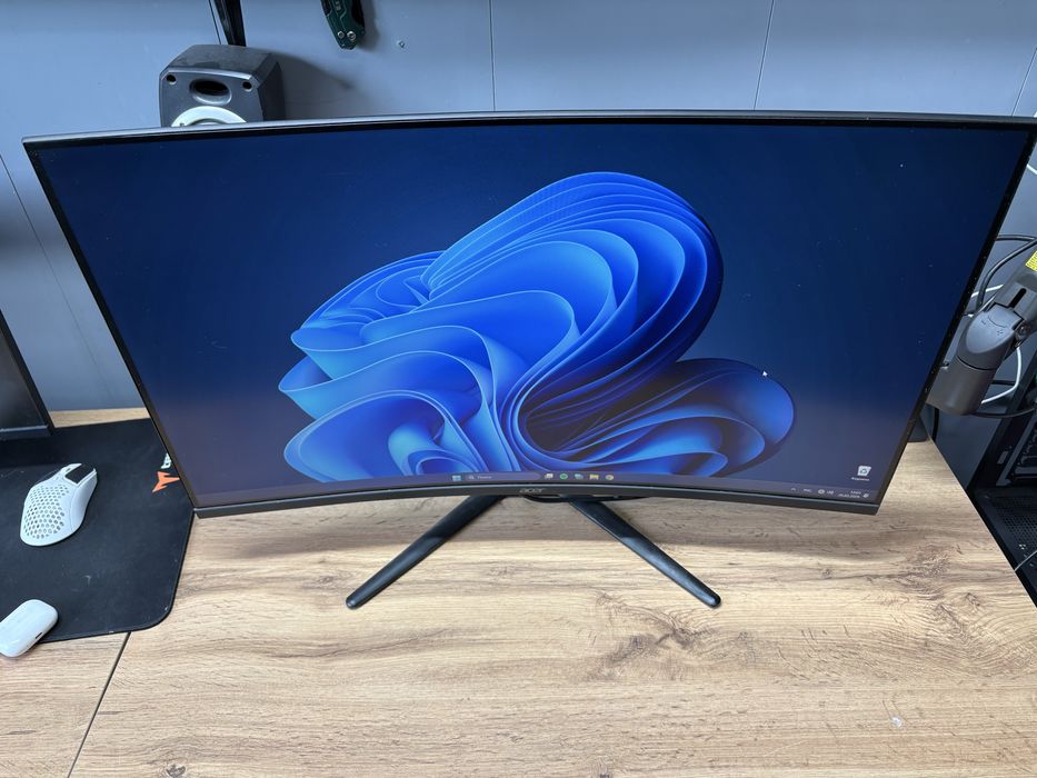 Монитор Acer 32 дюйма 165 герц . В отличном состоянии