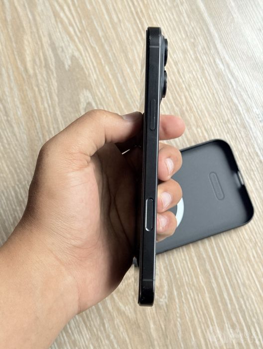 Iphone 16pro max black titanium