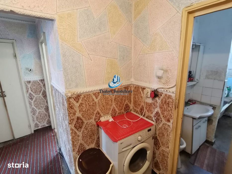 Apartament 3 camere semidecomandat cu 1 baie si 2 balcoane situat la e — fotografia 1