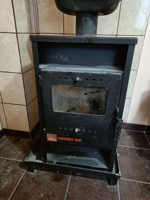 Vând sobă FM economic 9kv pe lemn și brichete