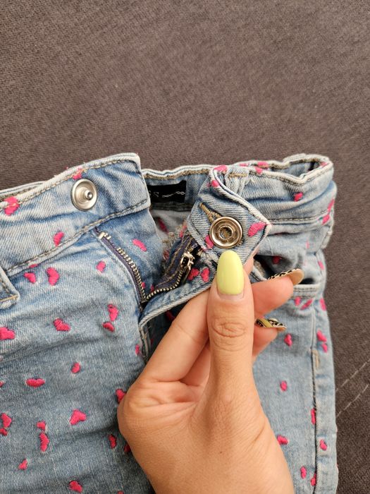 Дрешки за момиче на Guess