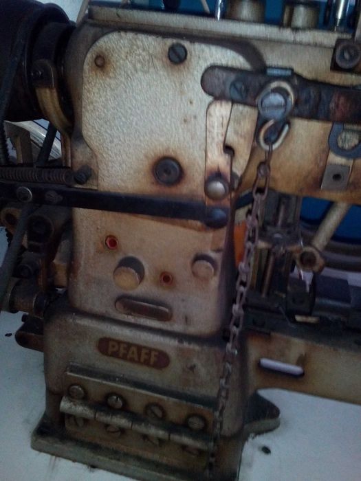 професионална шевна машина копчарка PFAFF ретро