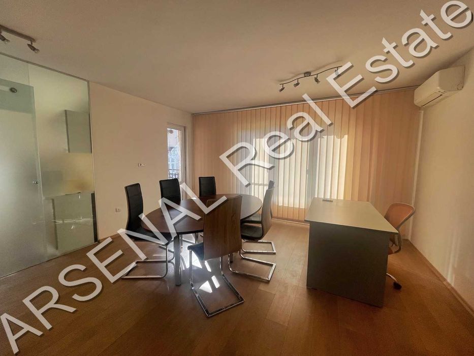 Тристаен апартамент под наем, Център