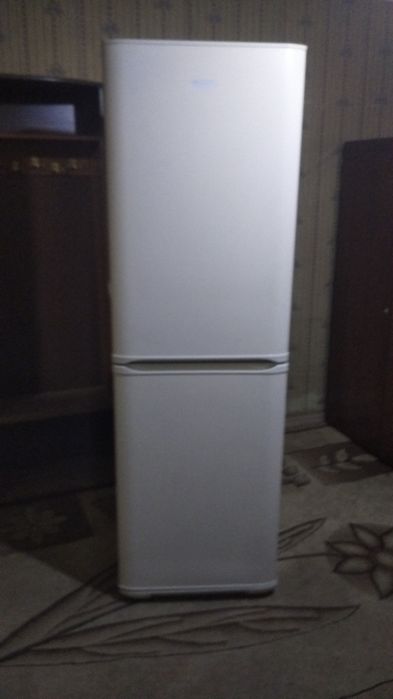 Продам двух камерный холодильник Бирюса