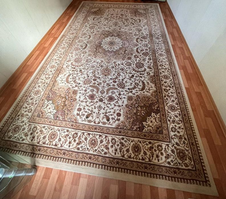 Продам 2 ковра (размер 2×4 и 2,5×4)