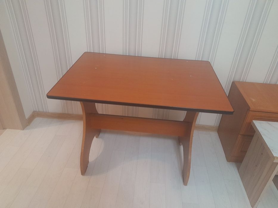 Продам тумбы и рабочи стол