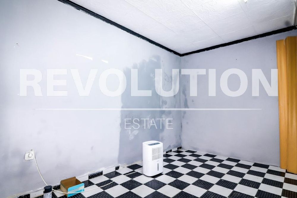 Дава се под наем Офис в Варна, Колхозен пазар - 30 кв.м за 300 € - Снимка #4