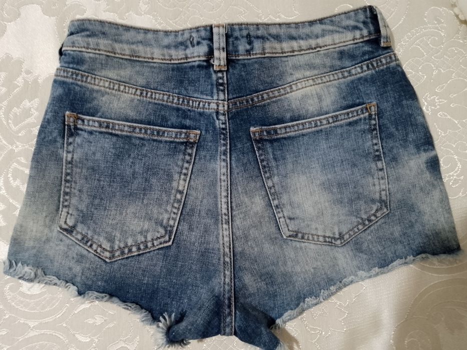 Дамски къси дънкови панталонки Bershka