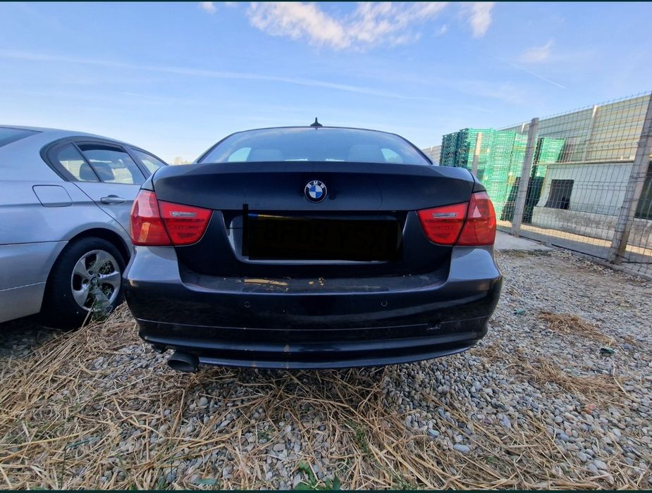 Portbagaj cu stopuri bmw e90 facelift lci diferite culori