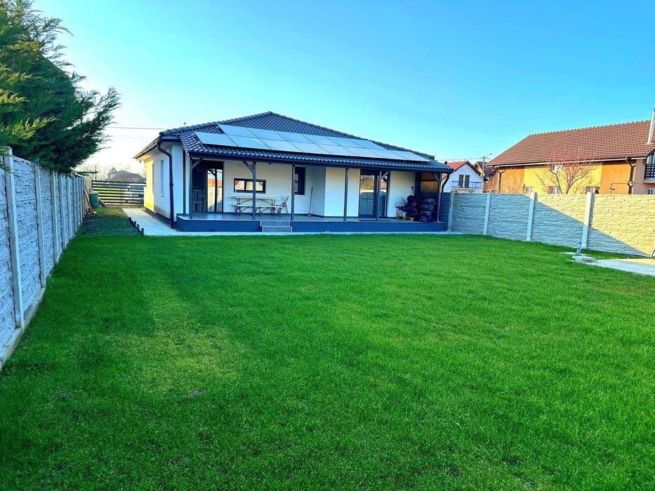 Casă modernă de vânzare în Zimandcuz, la doar 10 minute de Arad.