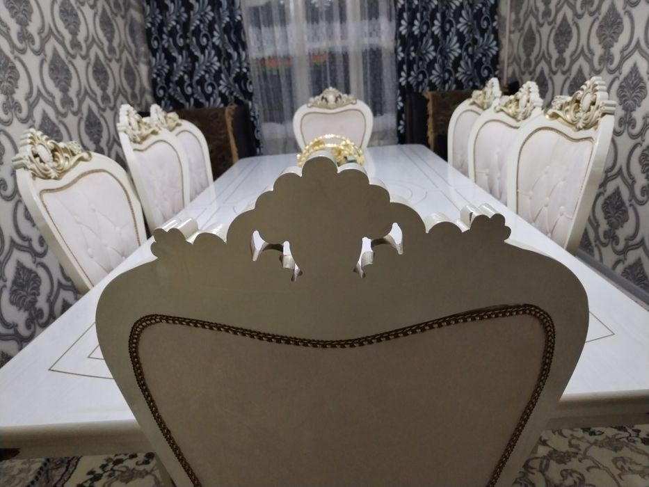 Стол стул гостиной