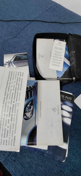 Документа за Mercedes-Benz и емблема