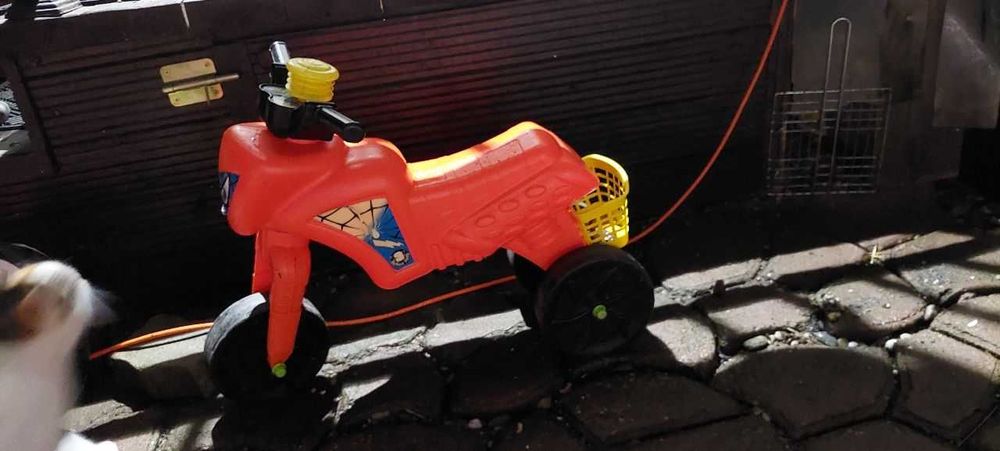 Tricicleta /  / bicicleta / bob / casuta