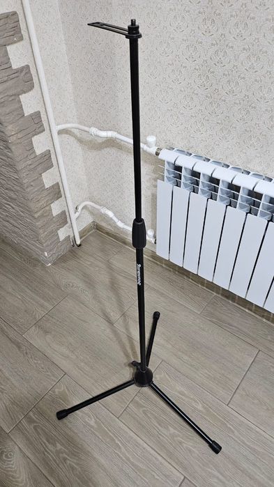 Микрофон профессиональный с подставкой