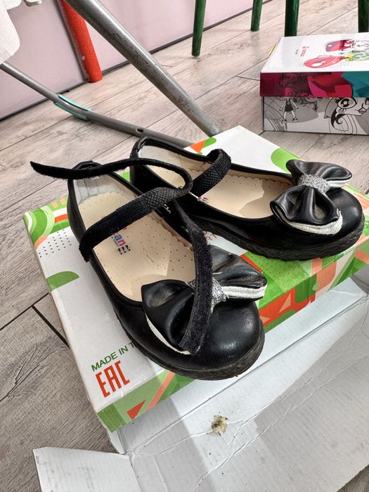 Продам туфли на девочку 26-27