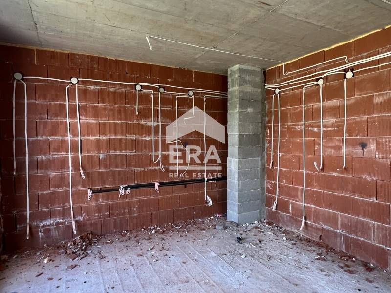 Продава се Тристаен апартамент в София, Горна баня - 107 кв.м за 1159 €/кв.м - Снимка #2