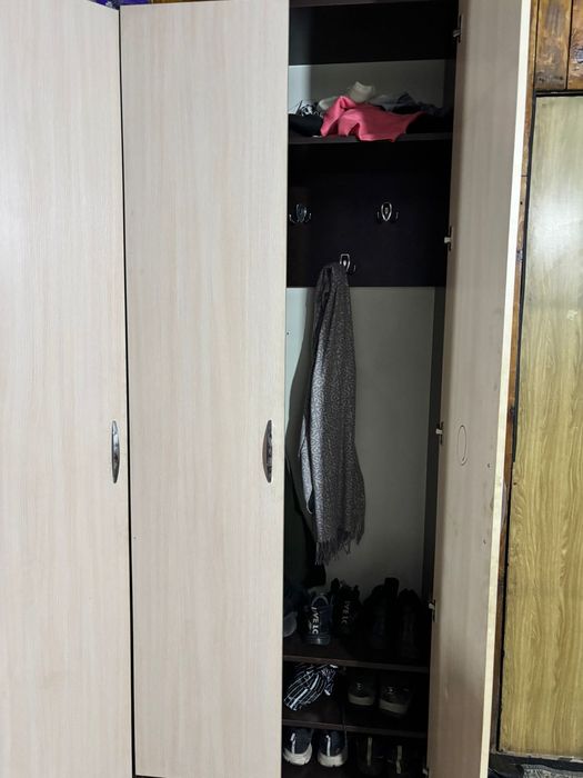 Продаю шкаф в прихожую