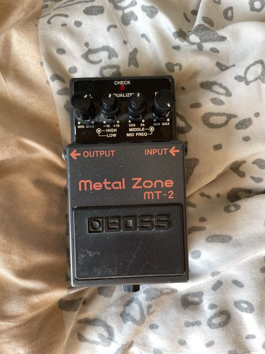 Пудаль эффектов Boss metal zoon